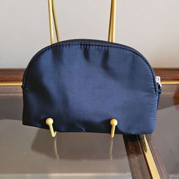 Victoria secret small makeup bag - Picture 2 of 6